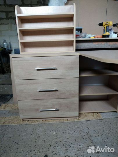 Маникюрный стол угловой комплект