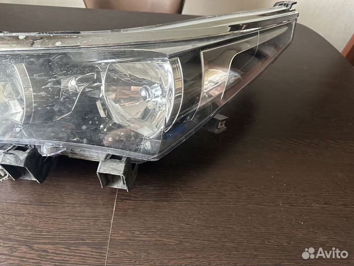 Фара передняя левая на Toyota Corolla 2013 г