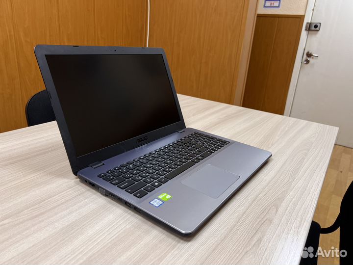 Ноутбук asus X542UF-DM042T