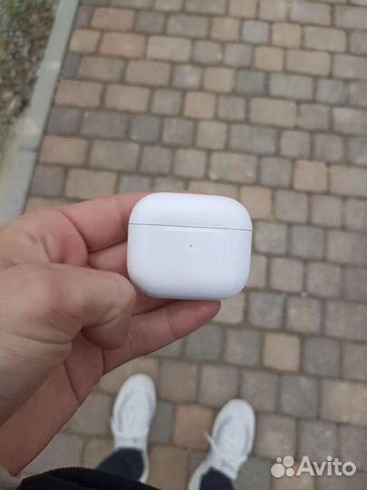 AirPods 3 поколения