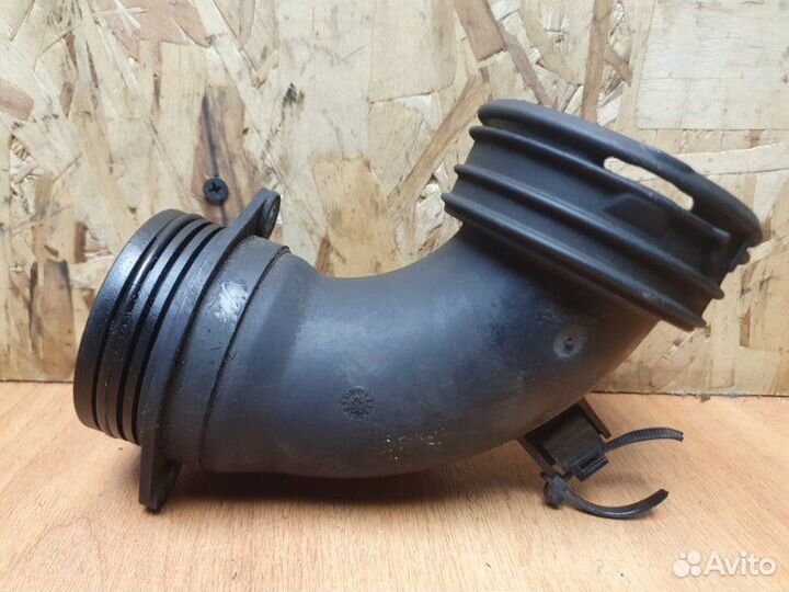 Патрубок воздушного фильтра Volkswagen Touareg 7L