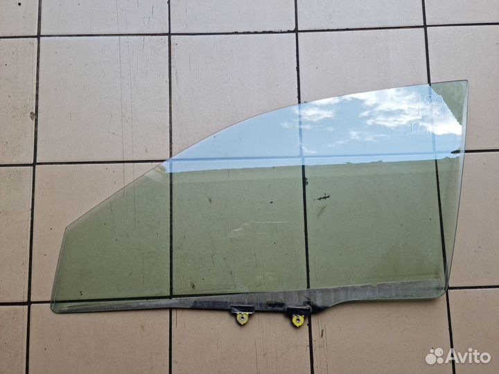 Стекло боковое Mitsubishi Lancer IX