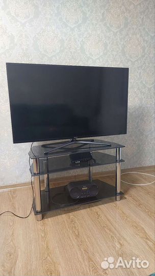 Стеклянная тумба под тв