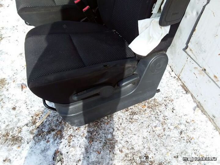 Сидения передние Suzuki Grand Vitara, III пара