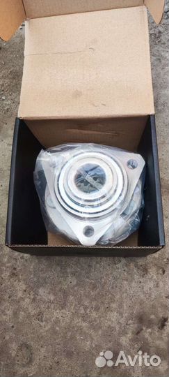 Ступица передняя в сборе Сайбер, Sebring, Stratus