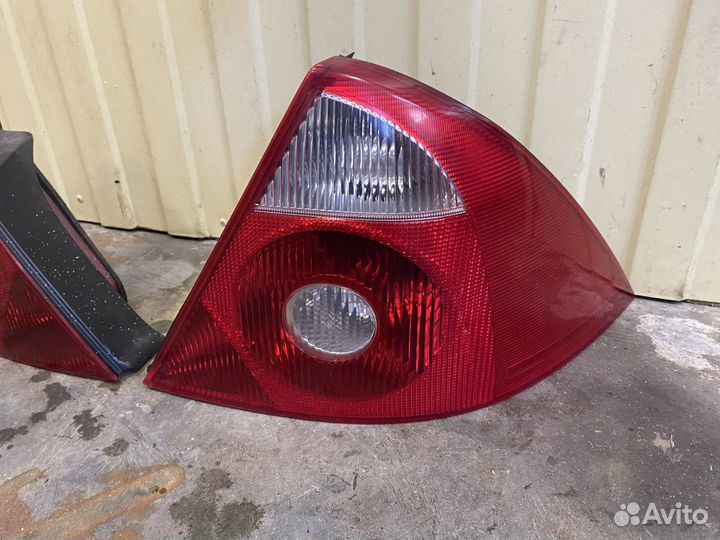Задние фонари Ford Mondeo 3