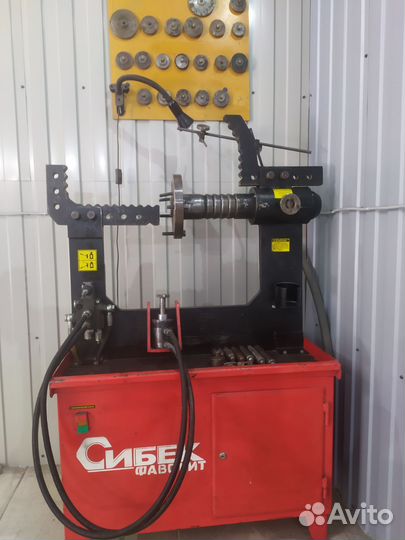 Станок для правки литых дисков