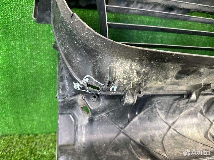 Диффузор радиатора передний Bmw 5 F10 N52B25 2011