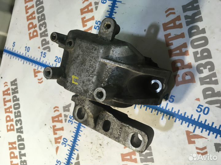 Фольксваген Гольф Подушка двигателя Прав