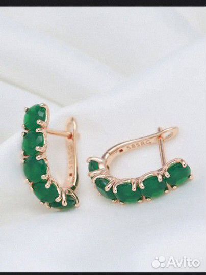 Серьги с цирконами зеленого цвета