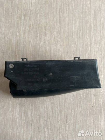 Воздуховод с передней панели Volkswagen Passat