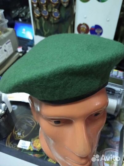 Берет зелёный бесшовный