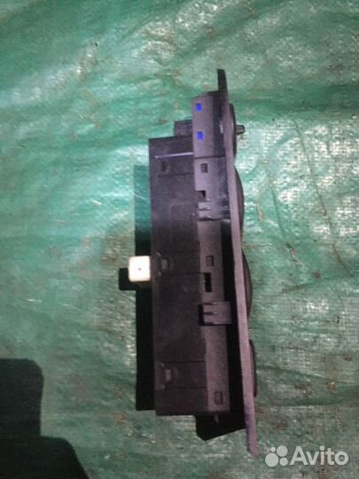 Блок управления стеклоподъемниками Hyundai Trajet