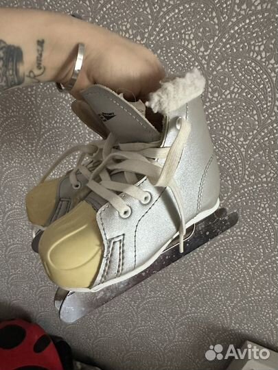 Коньки с двумя лезвиями 25