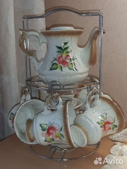 Сервизы и чайник заварочный большой, керамика