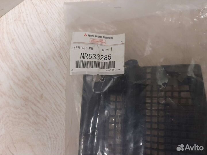 Накладка жабо левая Mitsubishi Lancer 9