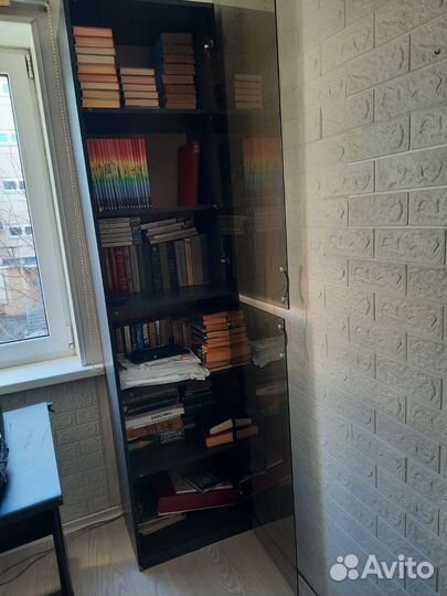 Книжный шкаф