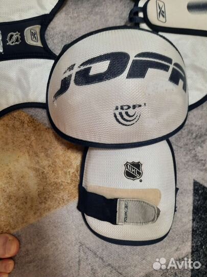 Нагрудник хоккейный, щитки хоккейные