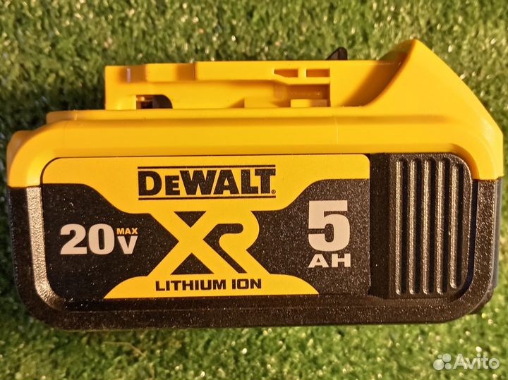 Аккумулятор Dewalt 20v (18v) DCB205 5Ah