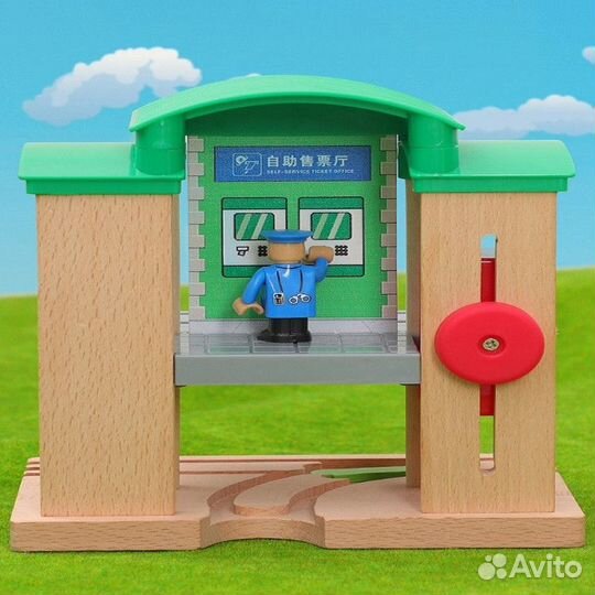 Станция двухуровневая. Деревянная железная дорога