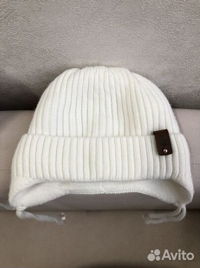 Шапочка и пинетки для новорожденного зима