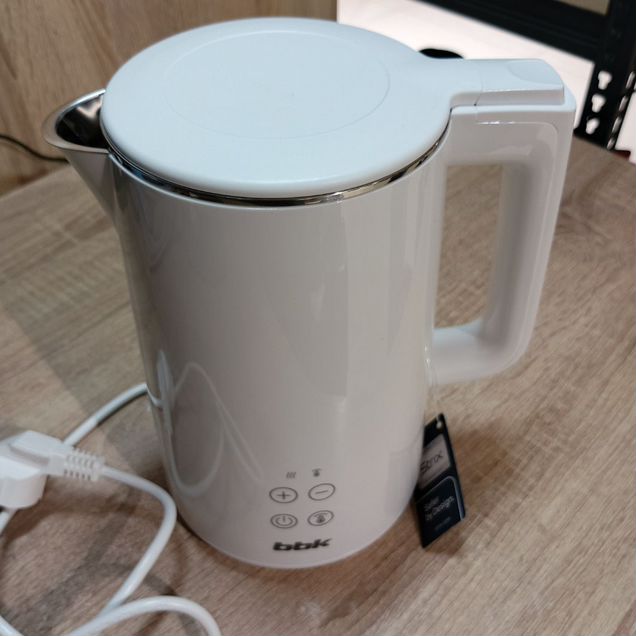 Чайник электрический BBK EK1500 белый