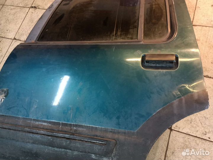 Задняя левая дверь Ford Explorer 2