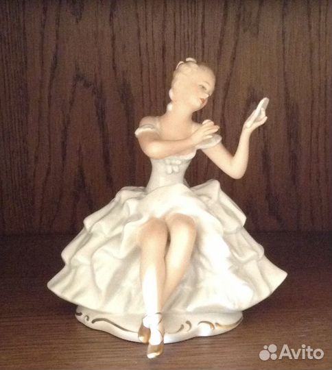 Фарфоровая статуэтка «Балерина с Зеркалом»