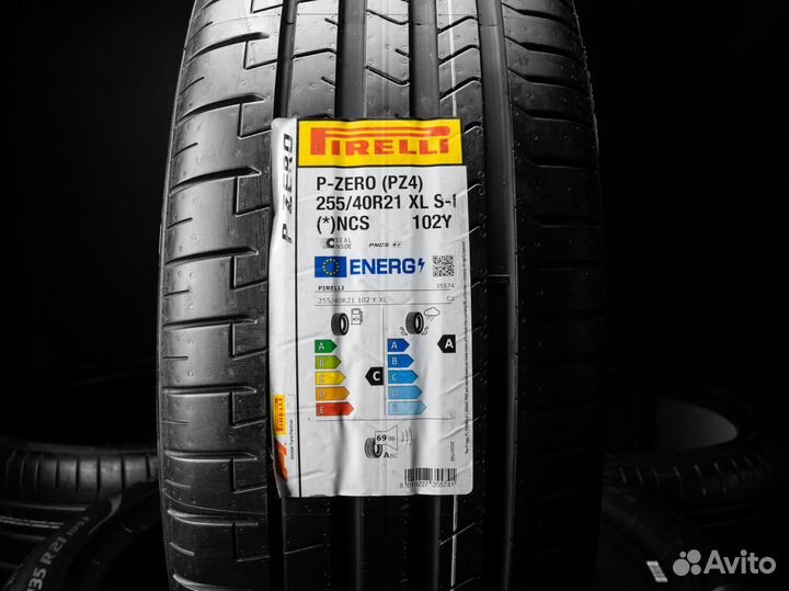 Pirelli P Zero PZ4 255/40 R21 и 285/35 R21 110Y
