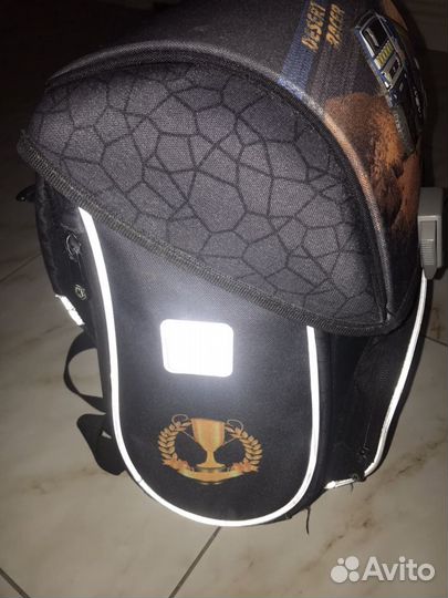 Школьный рюкзак (портфель)