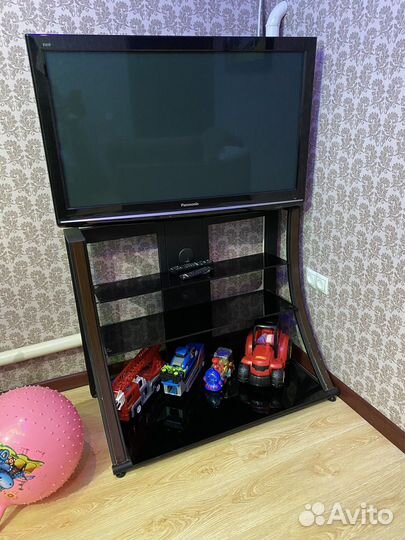 Телевизор Panasonic, продаю вместе с подставкой