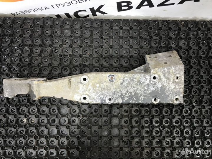 1241600 Кронштейн корпуса подножек правый Daf CF