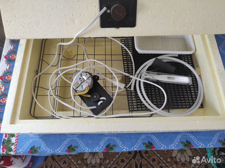 Инкубатор Золушка 28 яиц 220В