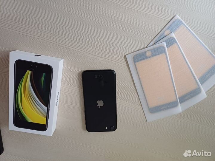 Телефон iPhone se 2020