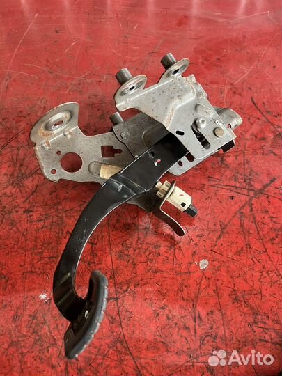 Педаль тормоза Рено Флюенс 2012 Fluence