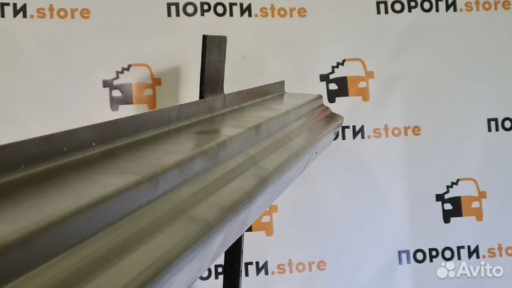 Кузовной порог левый Nissan Presage 1