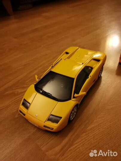 Модели 1:18 Autoart Kyosho