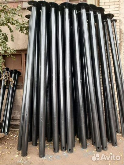 Металлические сваи с монтажом