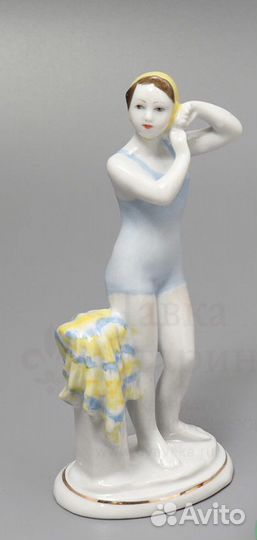 Статуэтка «Юная купальщица» в желтой шапочке