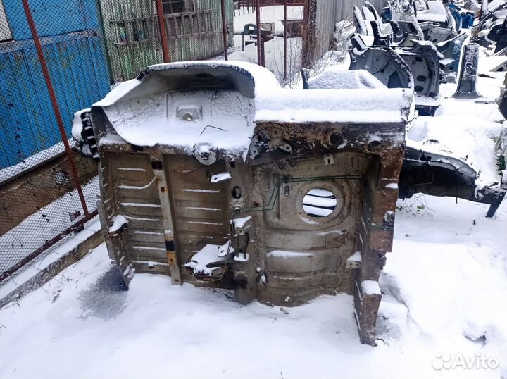 Задняя часть рено сандеро