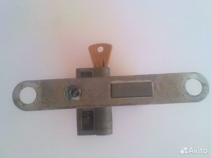 Замки на двери, ручки, шпингалеты