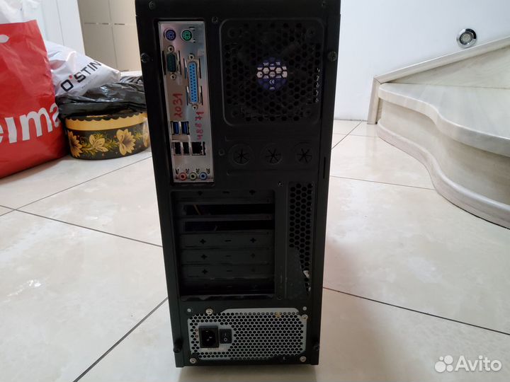 Корпус для компьютера Gigabyte