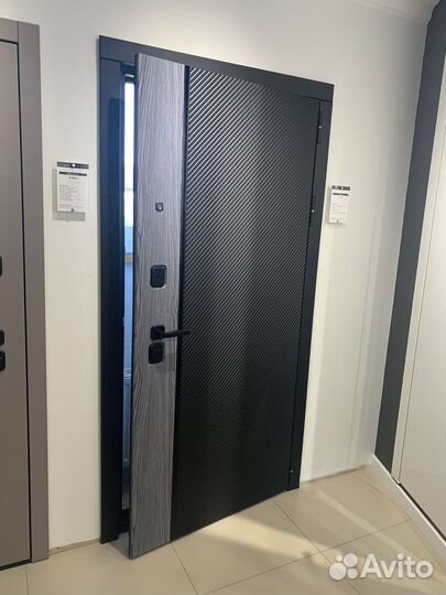 Входные двери с витрины