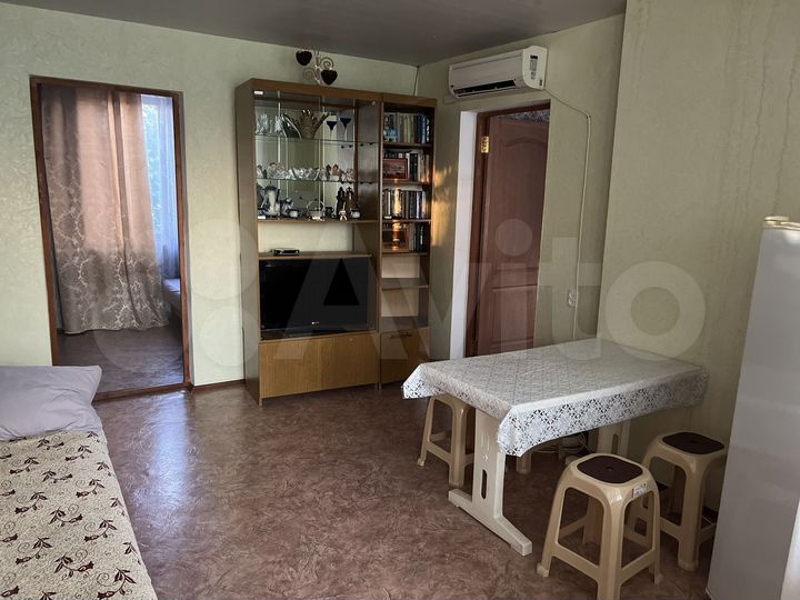 Комната 76 м² в 5-к., 2/2 эт.