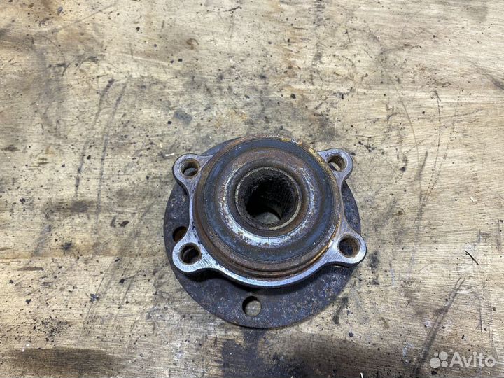 Ступица передняя Volkswagen Jetta 5