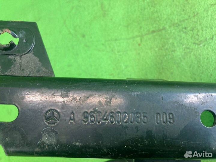 Кронштейн бачка гура mercedes-benz actros MP 4