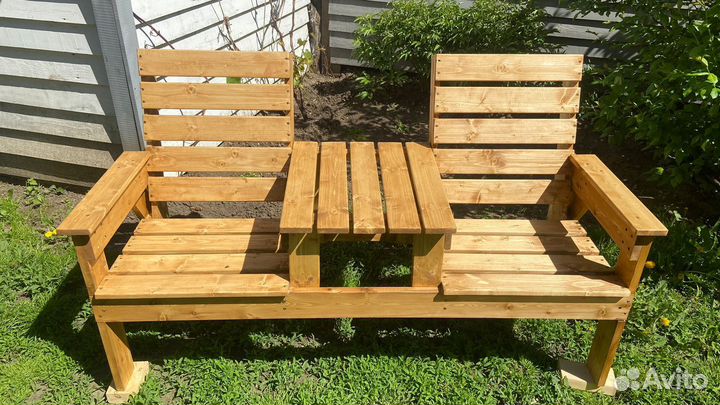 Скамья со столиком