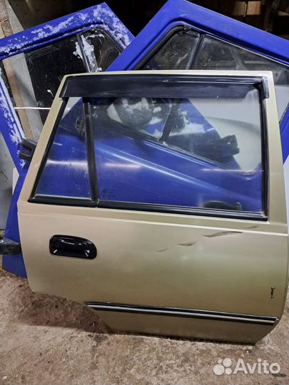 Задняя правая дверь на daewoo nexia золотистая