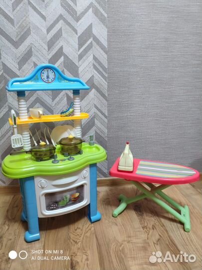 Кухня со звуком и гладильная доска с утюгом