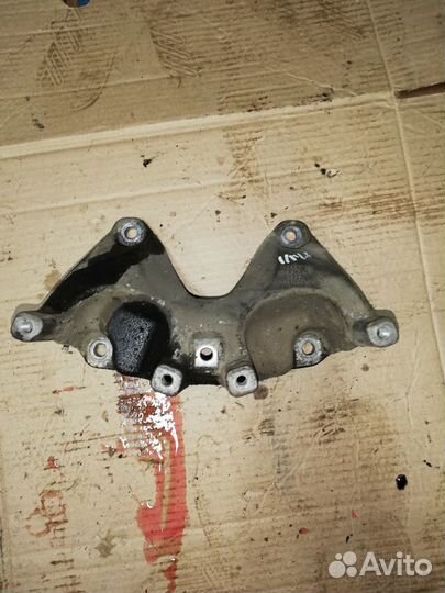 Несущий кронштейн кпп BMW 7 F01 F02